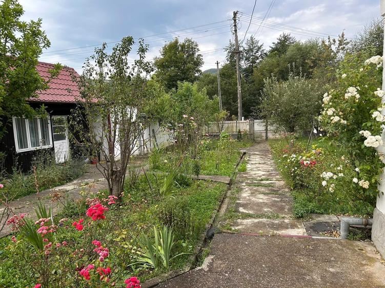 Casă cu 4 camere în Suslănești
