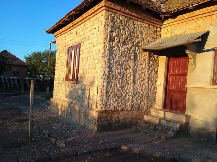 Casă cu 4 camere în Seaca de Câmp