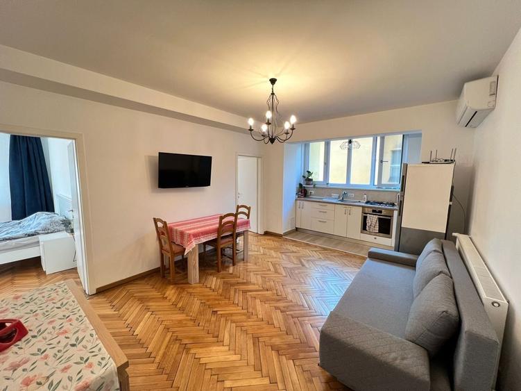 Apartament cu 3 camere decomandat în Central