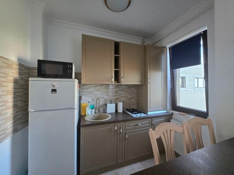 Apartament cu 2 camere semidecomandat, mobilat în Central