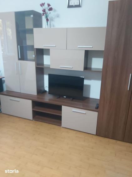 Garsonieră decomandată în Titan
