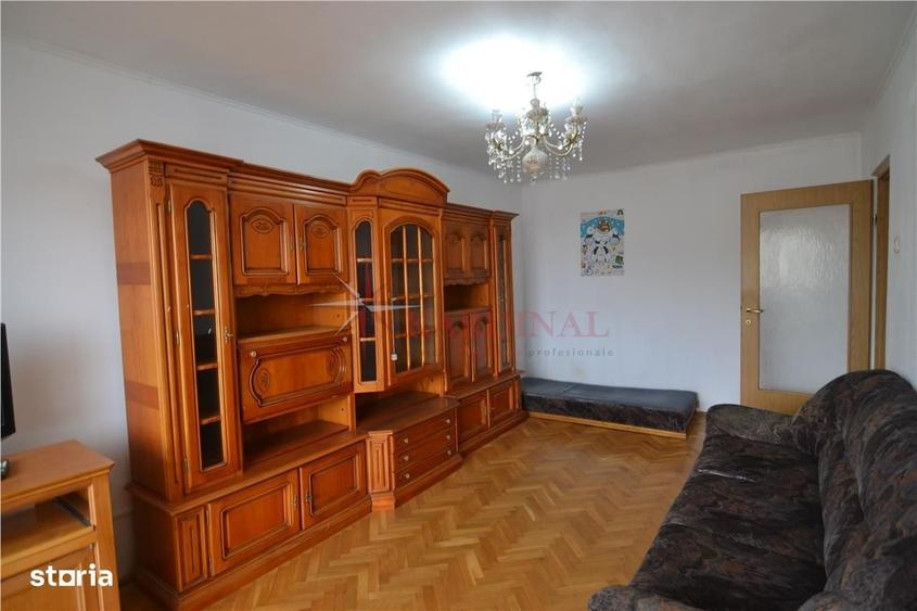 Apartament cu 3 camere decomandat în Județean