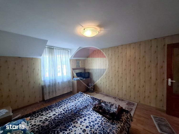 Casă cu 7 camere cu Teren 826 Mp în Provița de Sus