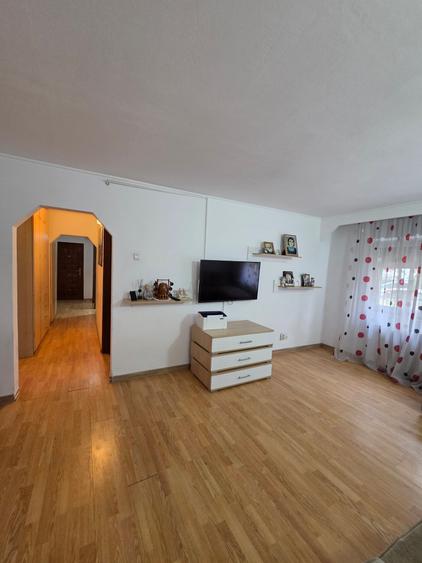 Apartament cu 4 camere decomandat în Central