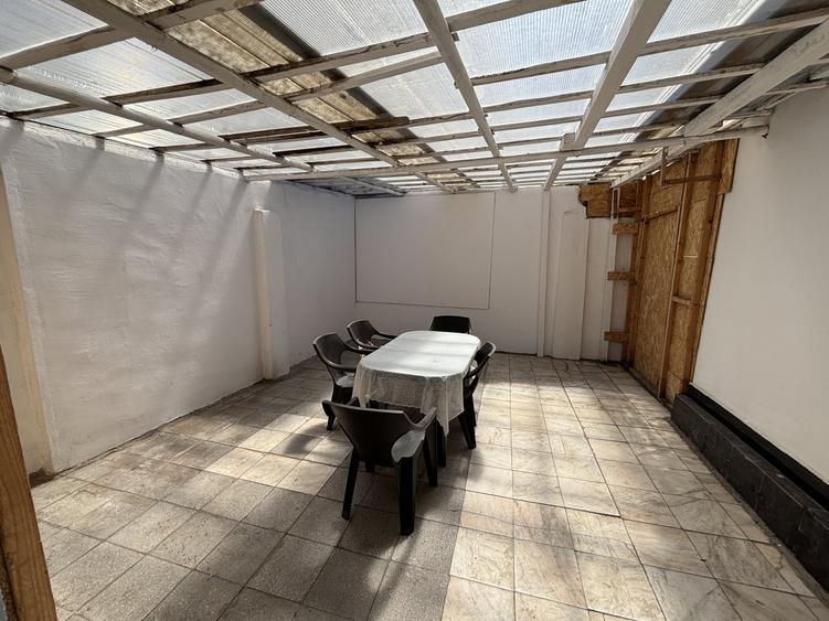 Casă individuală cu 5 camere cu Teren 300 Mp în Vatra Luminoasă
