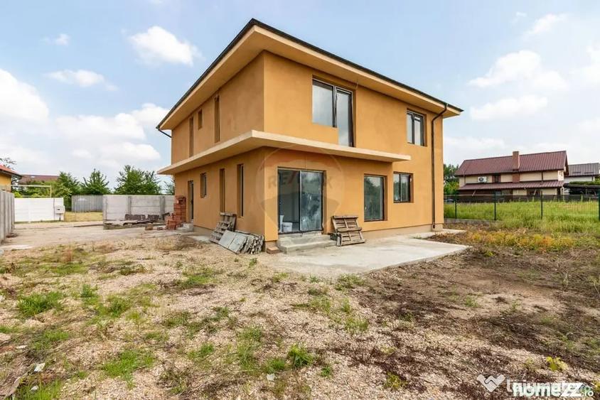 Casă cu 6 camere cu Teren 459 Mp în Balotești