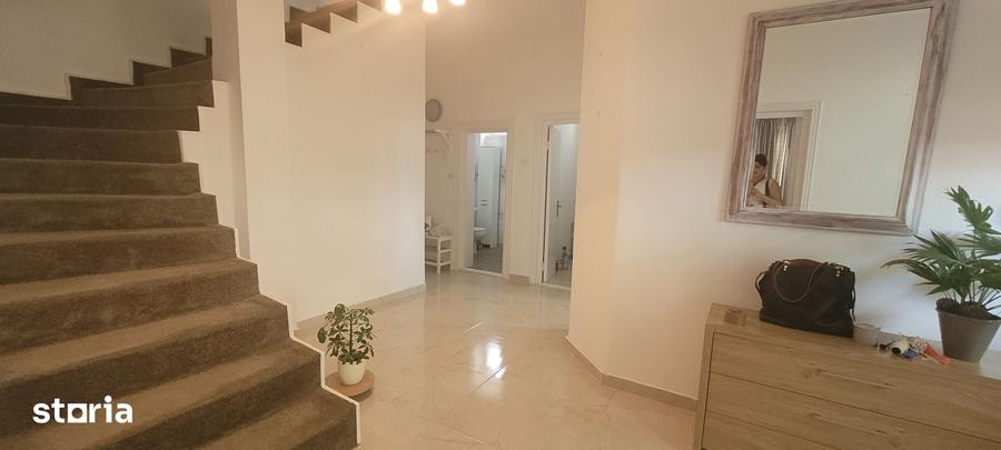 Casă cu 4 camere cu Teren 250 Mp în Valea Aurie