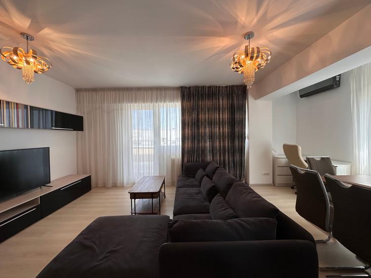 Apartament cu 3 camere semidecomandat în Dristor