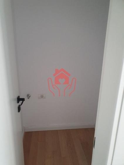 Apartament cu 3 camere decomandat în Romană