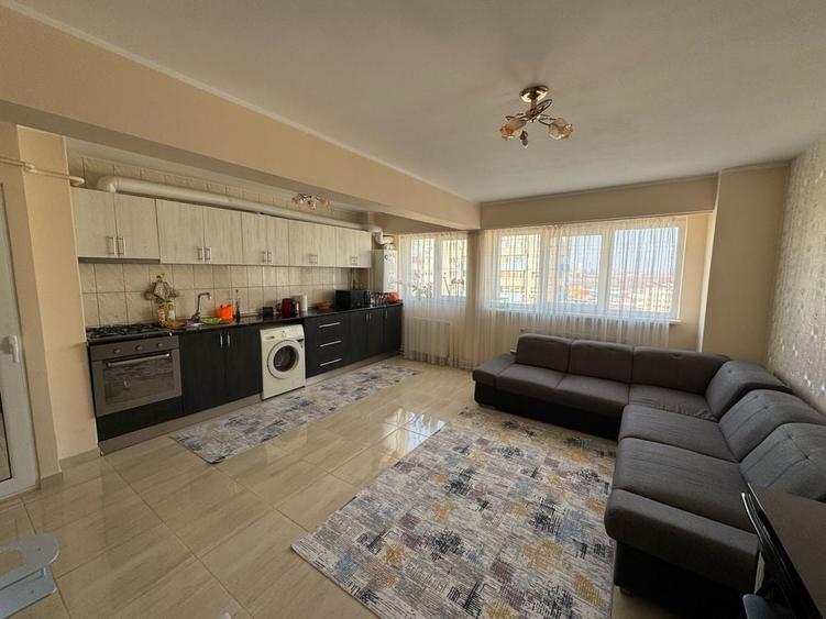 Apartament cu 3 camere decomandat în Micro 20