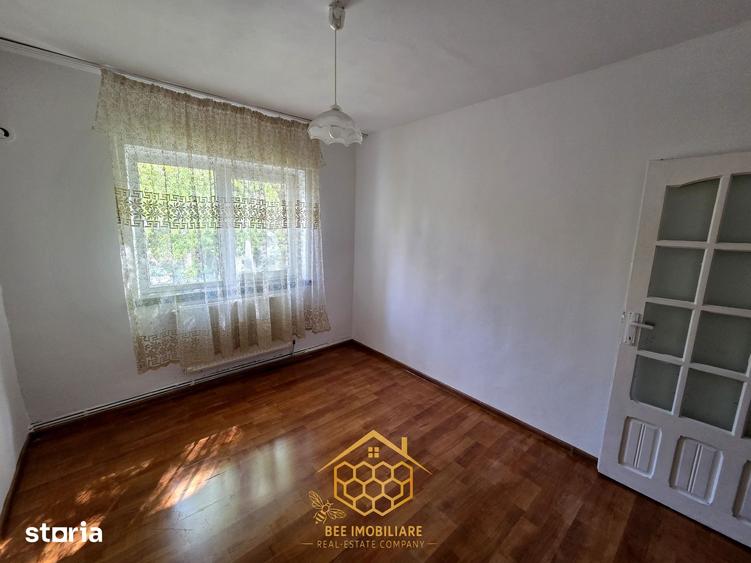 Apartament cu 3 camere decomandat în 1 Mai
