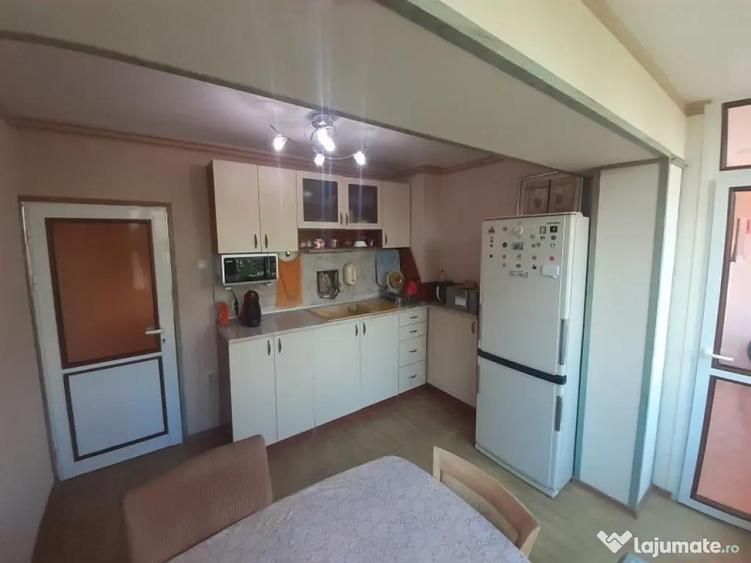 Apartament cu 2 camere decomandat în Buziașului
