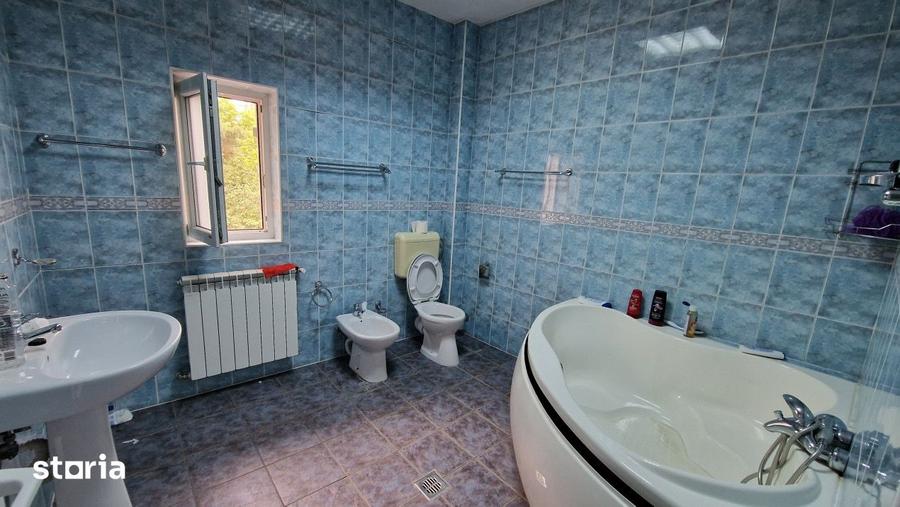 Casă cu 8 camere cu Teren 200 Mp în Sălaj