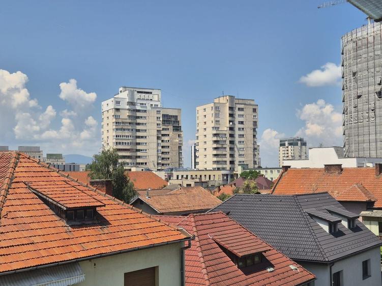 Apartament cu 2 camere nedecomandat în Centrul Civic
