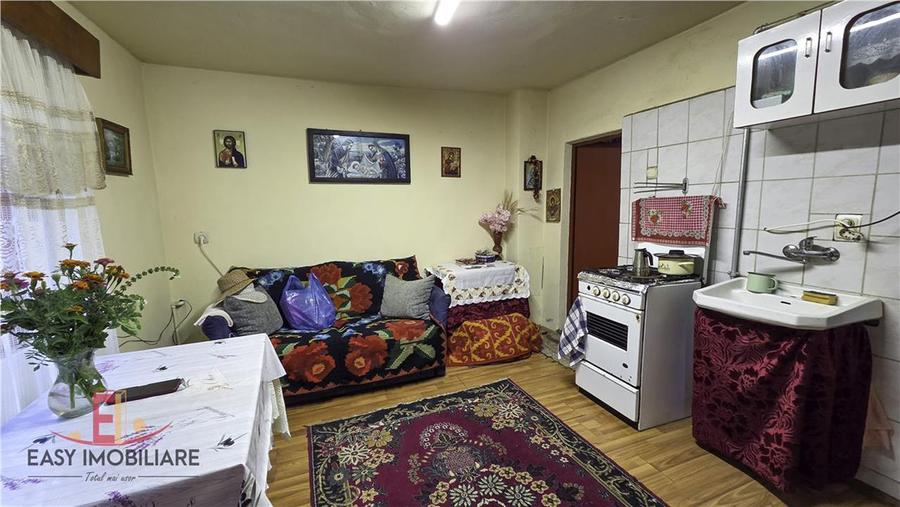 Casă cu 2 camere cu Teren 800 Mp în Acățari