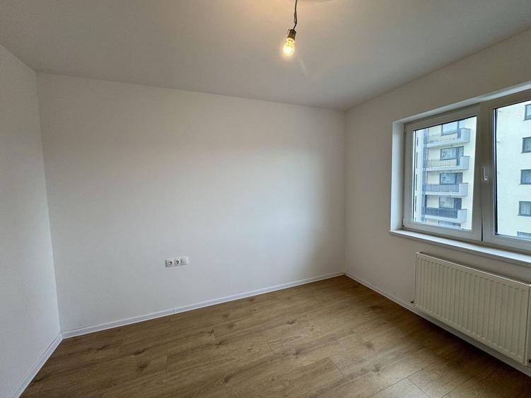 Apartament cu 3 camere decomandat, mobilat în Tractorul