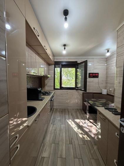 Apartament cu 4 camere decomandat în 1 Decembrie 1918