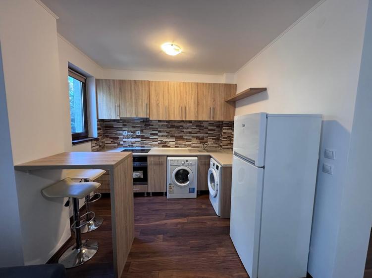 Apartament cu 2 camere decomandat, mobilat în Ultracentral