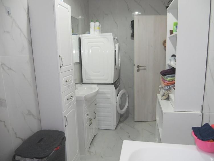 Casă cu 4 camere cu Teren 250 Mp în Domnești