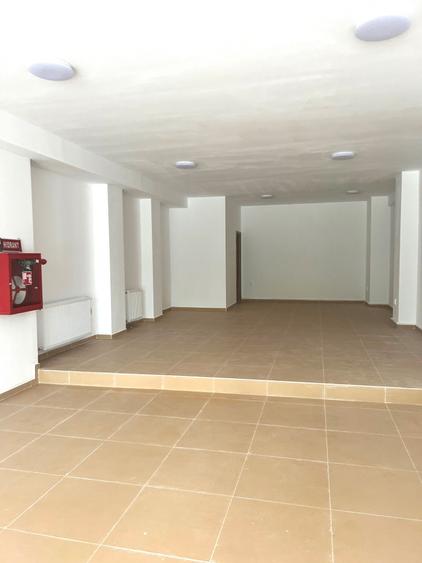 Spațiu comercial, de 82.400001525879 mp, în Central