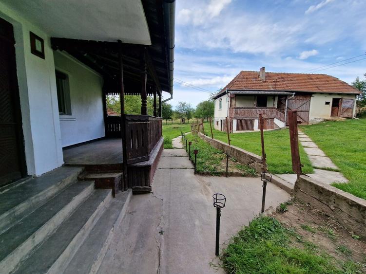 Casă cu 3 camere în Bălnaca