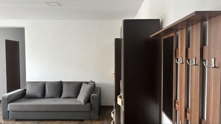 Apartament cu 3 camere decomandat în Florești