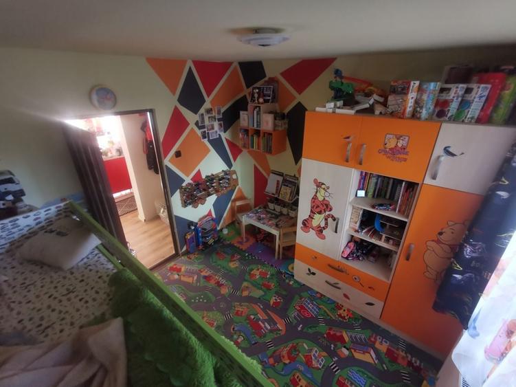 Apartament cu 3 camere semidecomandat în Central
