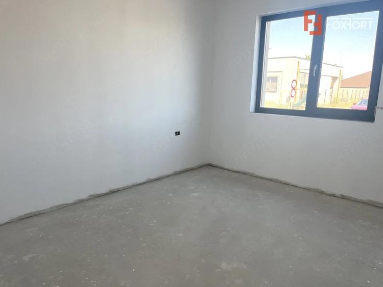 Casă cu 4 camere cu Teren 333 Mp în Urseni
