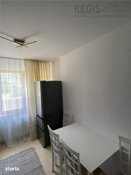 Apartament cu 3 camere semidecomandat în Centrul Istoric