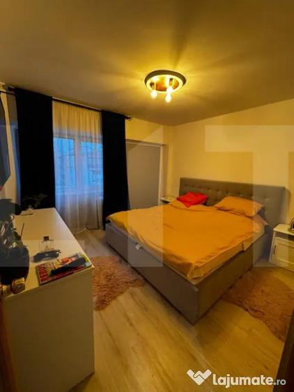 Apartament cu 4 camere decomandat, mobilat în Central