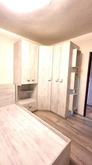 Apartament cu 3 camere decomandat în Drumul Taberei