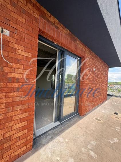 Penthouse cu 3 camere semidecomandat în Florești