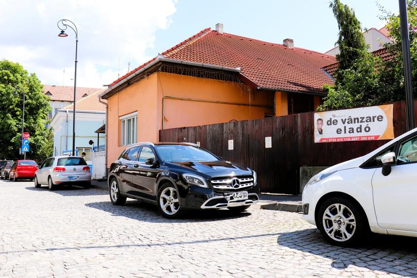 Casă cu 4 camere cu Garaj în Central