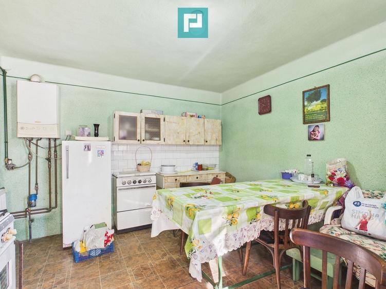 Casă individuală cu 4 camere cu Canalizare în Central