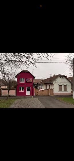 Casă cu 4 camere cu Teren 1800 Mp în Central