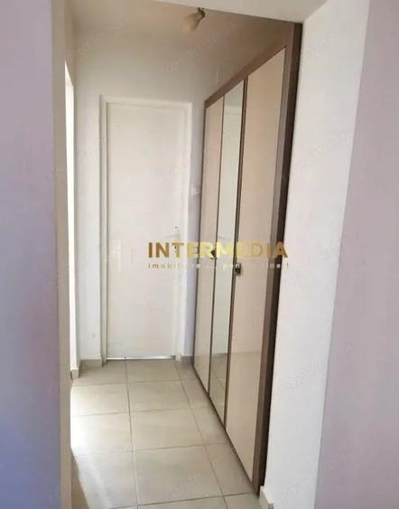 Apartament cu 2 camere semidecomandat în Cetate