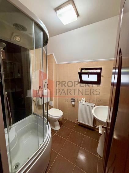 Casă individuală cu 7 camere cu Canalizare în Bran