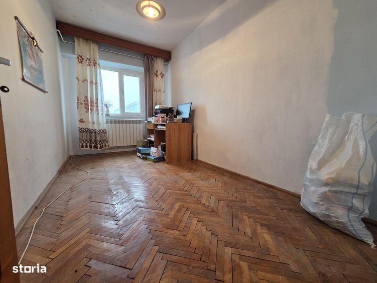 Apartament cu 4 camere decomandat în Central