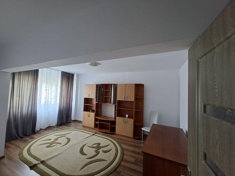 Apartament cu 2 camere decomandat în Exterior Vest