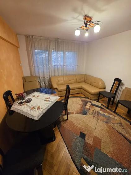 Apartament cu 3 camere semidecomandat în Micro 16