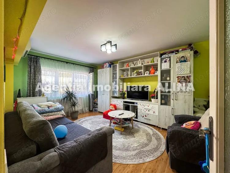 Apartament cu 3 camere decomandat în Astoria