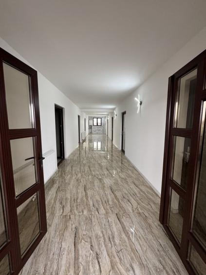 Casă individuală cu 9 camere cu Canalizare în B-dul București
