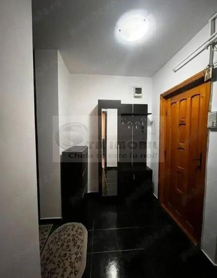 Apartament cu 3 camere decomandat în Nicolina