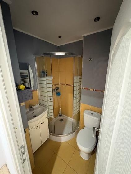 Apartament cu 3 camere decomandat, mobilat în Răcădău