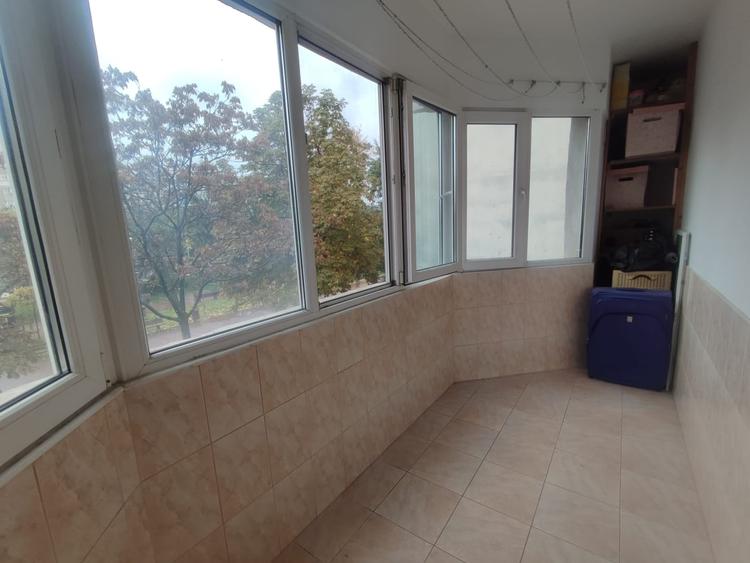 Apartament cu 3 camere decomandat, mobilat în Nicolina