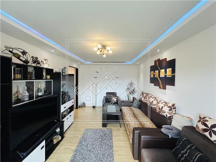 Apartament cu 3 camere decomandat în Central