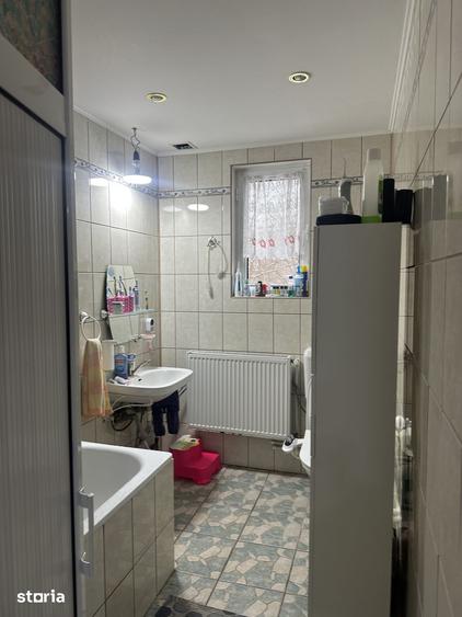 Casă cu 8 camere decomandat cu Teren 1000 Mp în Cornu