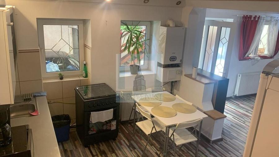 Apartament cu 3 camere decomandat în Schei