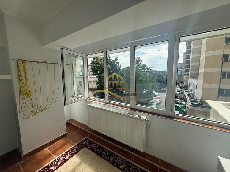 Apartament cu 3 camere decomandat, mobilat în Central