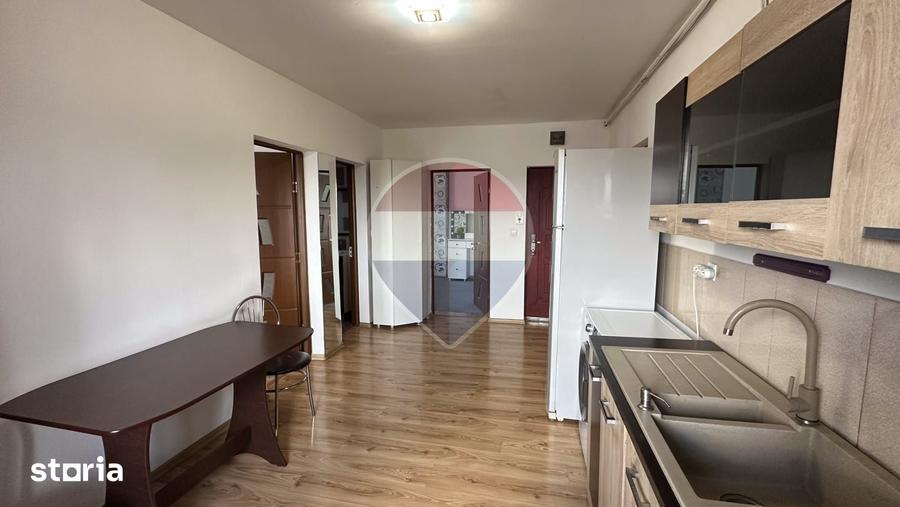 Apartament cu 3 camere decomandat în Sud